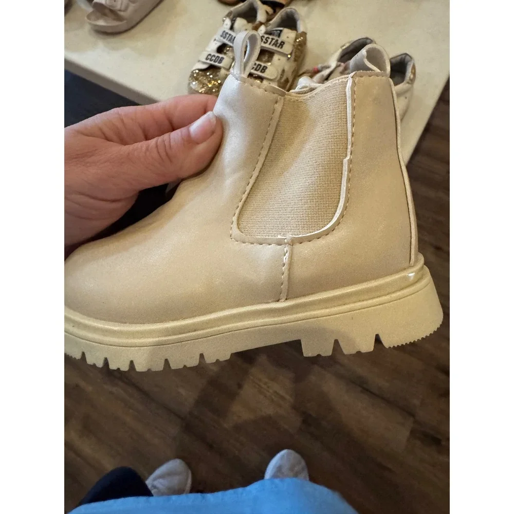 Kids Cream Faux Leather Chelsea Lug Sole Boots Size 24 Pull On Off White